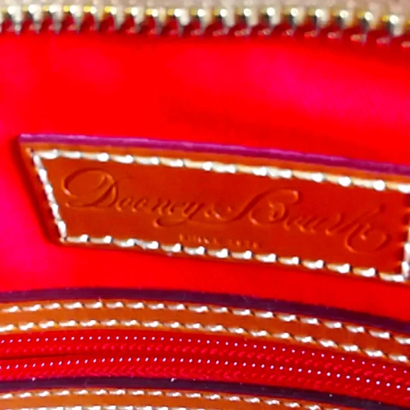 🎁 NEW Dooney & Burke Rainbow Design Large Travel Bag Tote/ Dust Cover - Picture 11 of 13